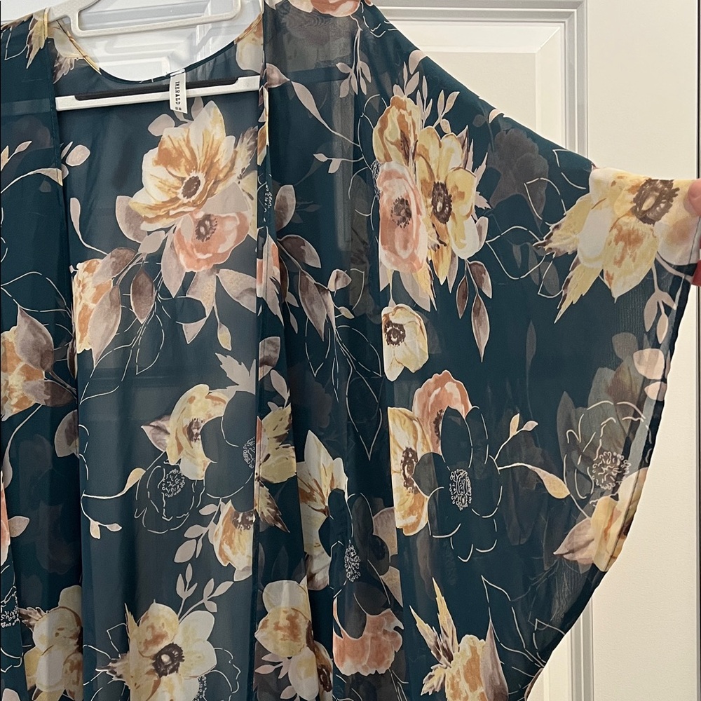 Floral Maternity Kimono Cardigan - Picture 3 of 4